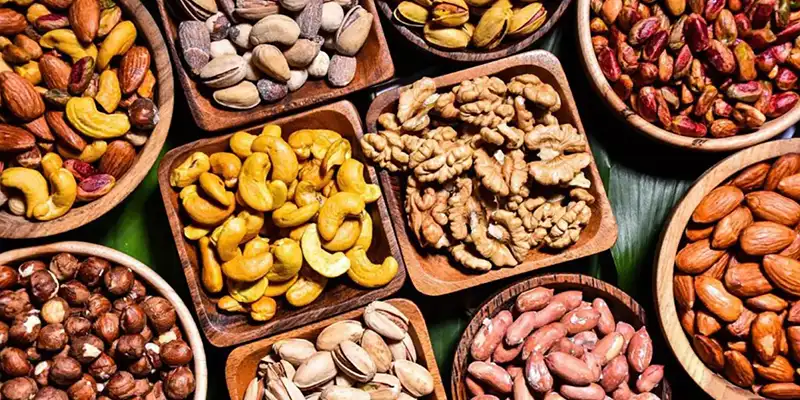 بهترین آجیل ها برای پریودی
