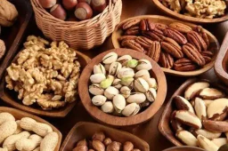 بهترین آجیل ها برای پریودی